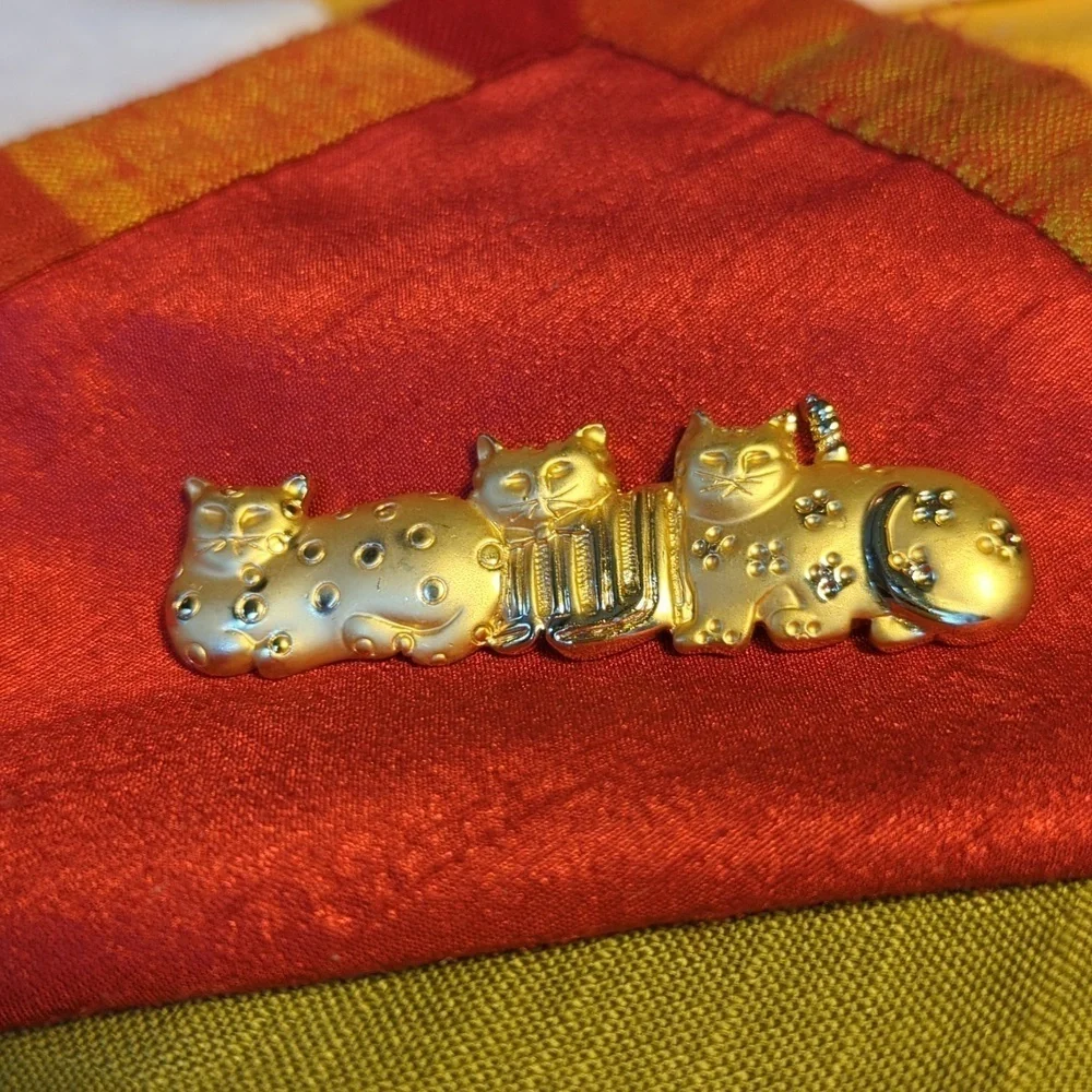 American Jewelry Company 3 Cat Pin Brooch AJC Vintage Goldtone Whimsical Lover
